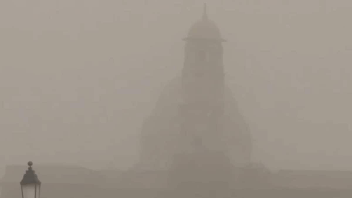 Massive Dust Storm Sweeps Delhi, Noida, Gurugram; Orange Alert For Rain In NCR | Video