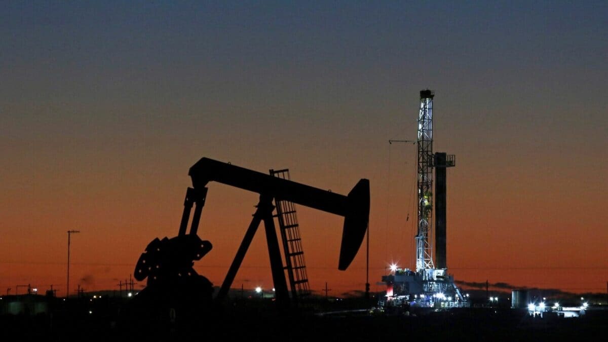 Oil Prices Fall Nearly 5% After US-Iran Reach Deal To End West Asia Conflict