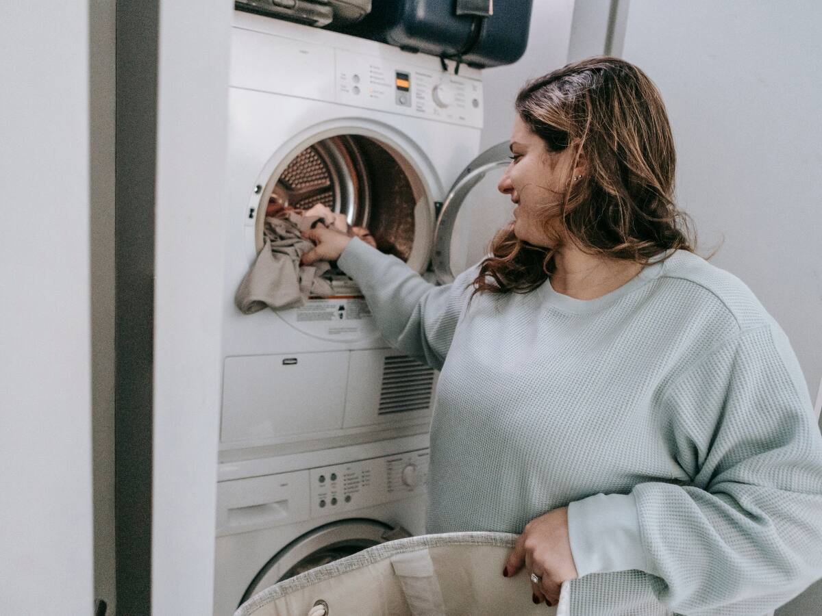 Memory foam pillows and neck-support foam pillows should not be washed in the machine. The high-speed spinning cycle may cause the foam to crack, tear or lose its shape. Experts also advise against washing these pillows by hand.