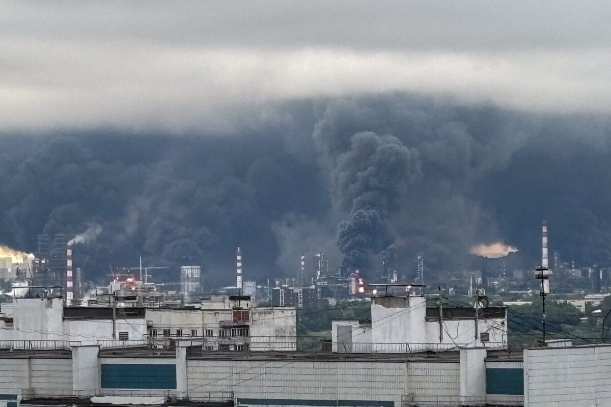 'Black Rain' Falls Over Moscow After Massive Ukrainian Drone Strike Ignites Oil Refinery