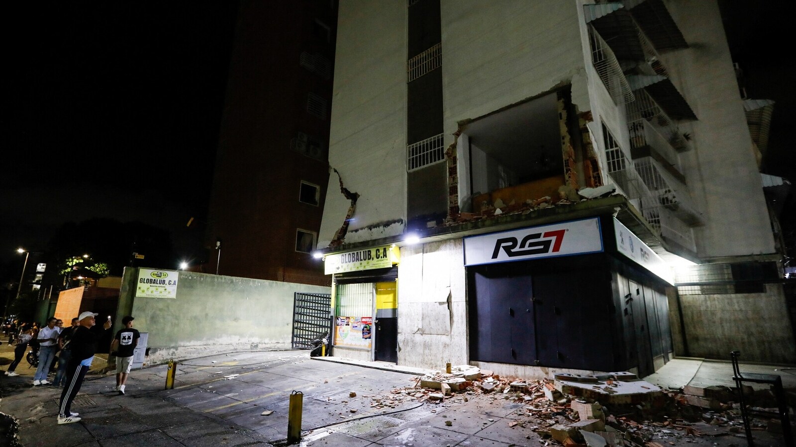 People gather in front of a damaged building after an earthquake, in Caracas, Venezuela, June 24, 2026. REUTERS/Fausto Torrealba