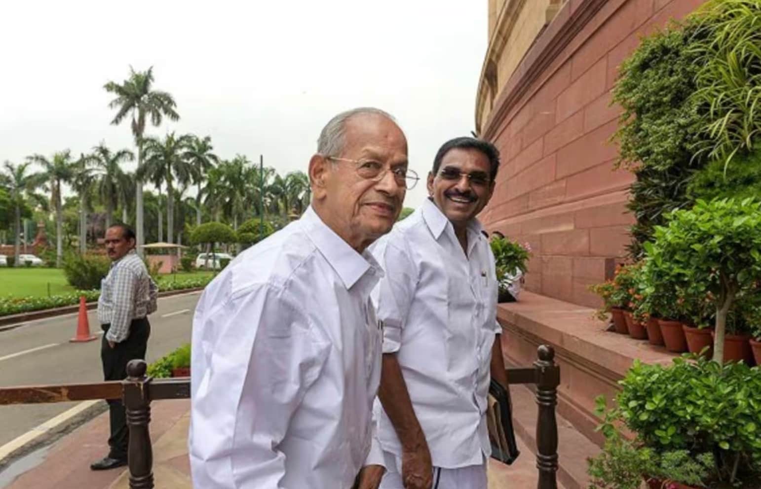 7. He Became A Symbol Of Efficiency And IntegrityWhat sets Sreedharan apart is not just his engineering expertise but also his reputation for honesty and discipline. He became known for enforcing strict deadlines, ensuring transparency and avoiding the delays that often affect large public projects. As a result, he earned immense respect from both policymakers and the public.