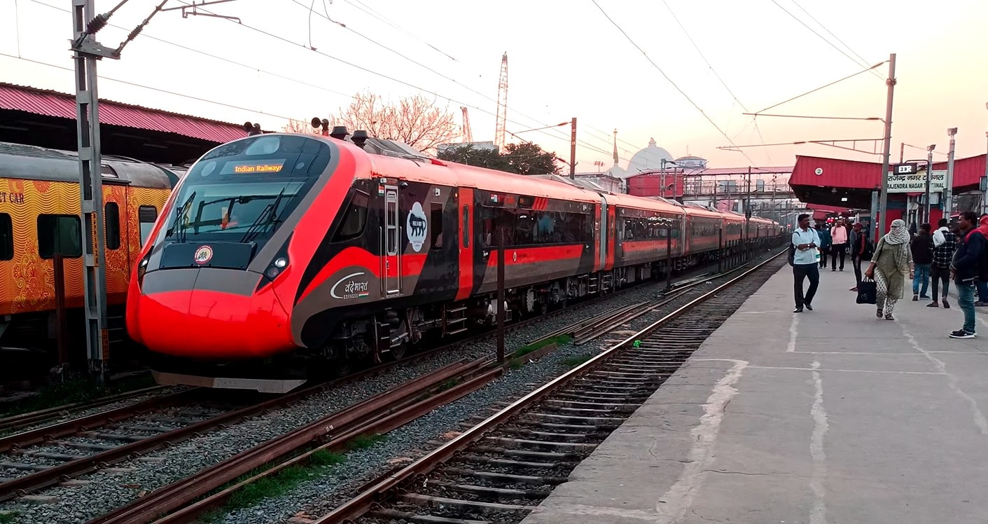 7. The Train Does Not Need A Separate Engine Vande Bharat is a self-propelled train, meaning it does not require a locomotive at the front. Its distributed power system allows quicker acceleration and better efficiency compared to conventional trains.