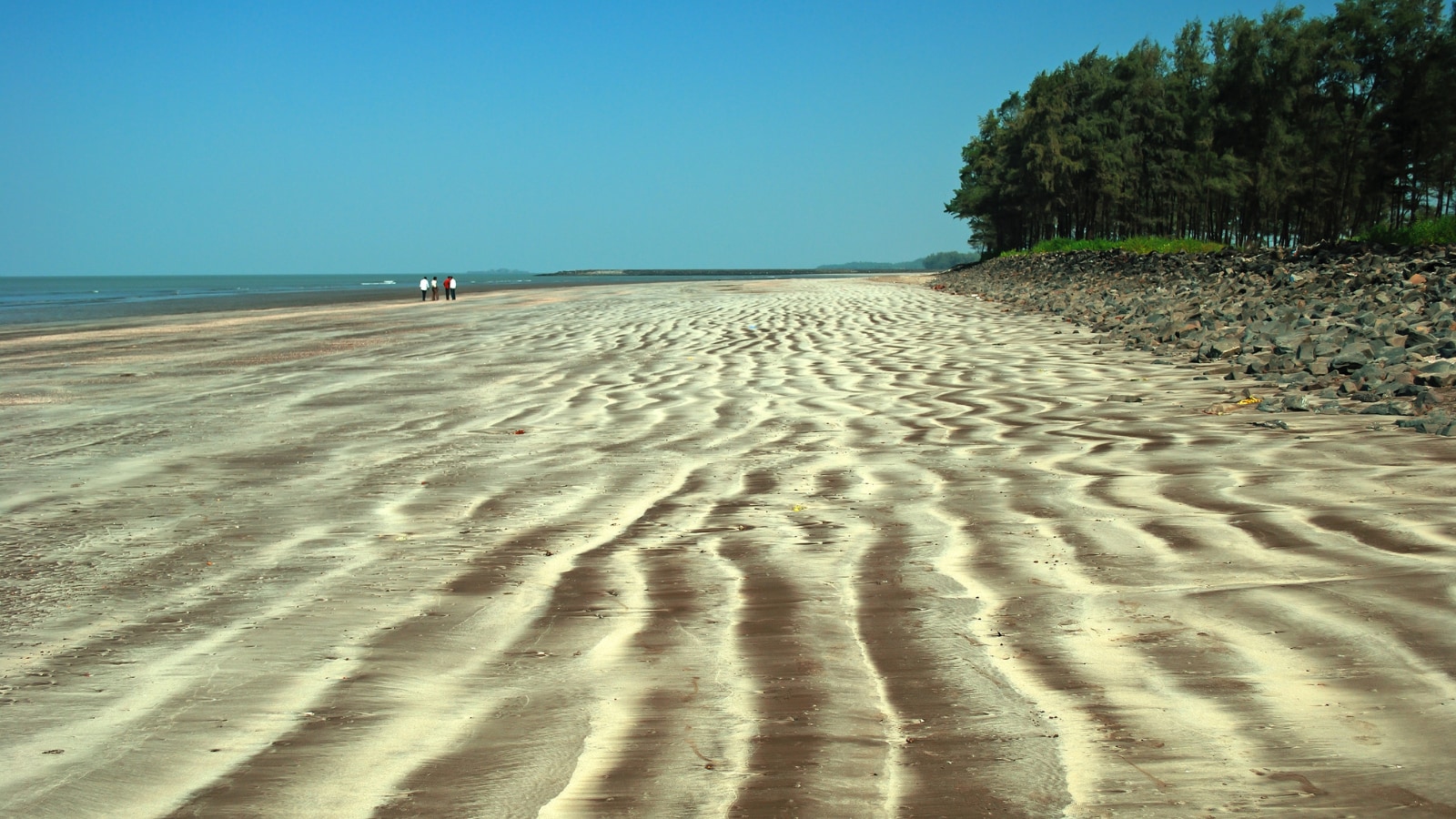 Alibaug, MaharashtraWant a beach break instead? Head to Alibaug. The coastal town is known for its beaches, forts and relaxed atmosphere and can work well for a short trip from Mumbai. It is especially suitable if you do not want to spend most of your long weekend travelling.
