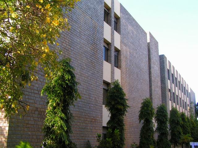 BMS College of Engineering (BMSCE), Bengaluru: Established as India's oldest private-aided engineering institute, BMSCE pairs its deep historic academic legacy with highly competitive modern infrastructure. The campus is a major hub during KEA choice filling, renowned globally for its vast, influential alumni network.