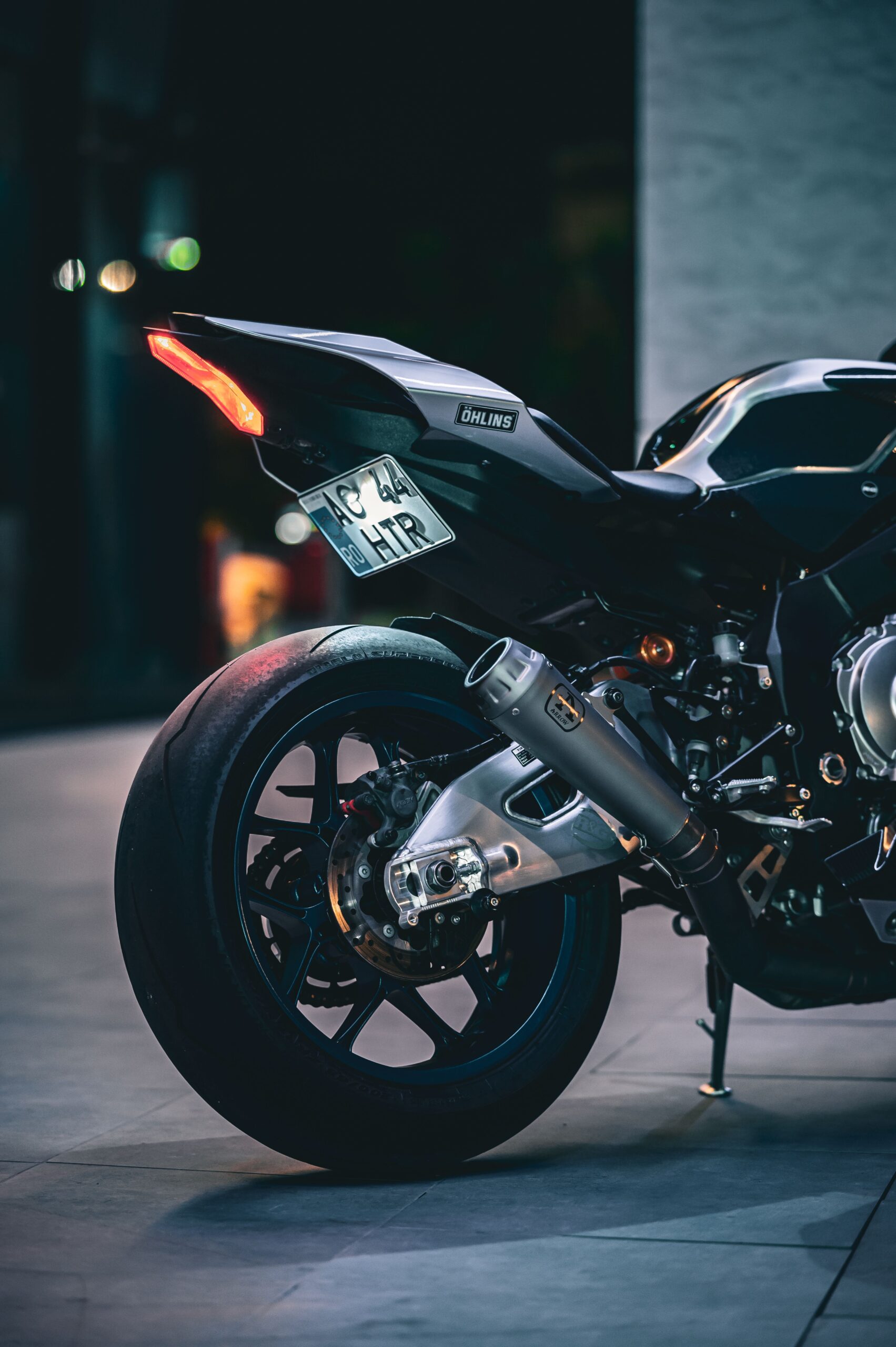 This elevated configuration is primarily engineered to balance weight distribution between the front and rear wheels. By raising the passenger’s positioning, the bike’s center of gravity is optimized, significantly reducing the risk of skidding or losing control—even at high speeds. (Image: Pexels)