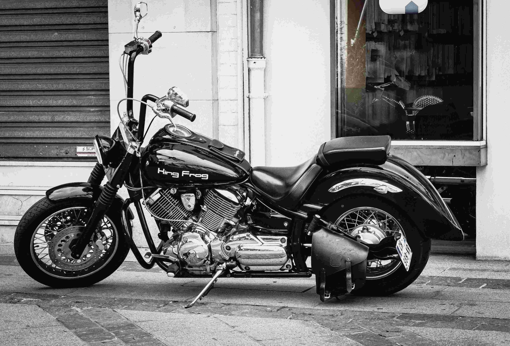 Notably, sitting higher naturally causes the passenger to lean forward. This optimizes the motorcycle's aerodynamics by cutting down on wind resistance, allowing the rider to handle high-speed highway cruising with effortless control and stability. (Image: Pexels)