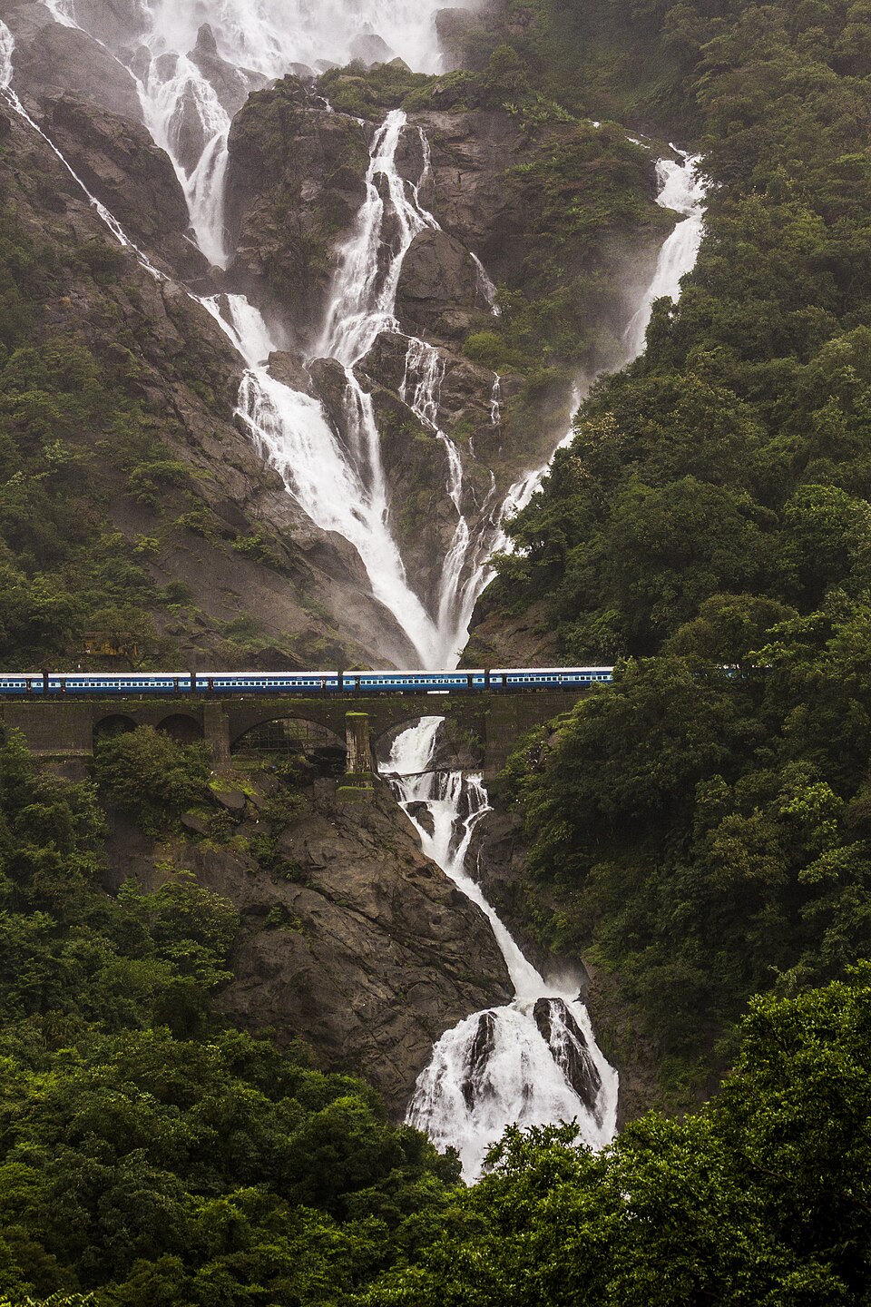 Vasco da Gama to Londa (Goa Express)One of the biggest highlights of this journey is the spectacular view of Dudhsagar Falls, especially during the monsoon. The train also cuts through the lush forests of the Western Ghats, passing wildlife-rich landscapes before entering Karnataka.
