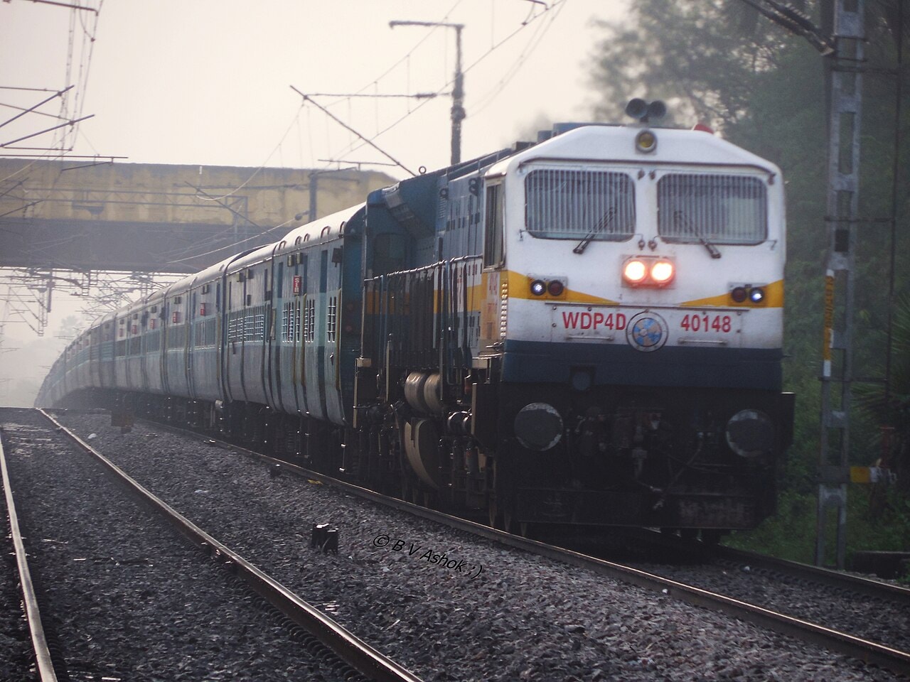 Chennai to Hyderabad (Chennai-Hyderabad Express)Perfect for those who enjoy overnight rail travel, this route begins in coastal Tamil Nadu and ends in the historic city of Hyderabad. The changing scenery, local food served onboard and conversations with fellow passengers make the journey as memorable as the destination. 
