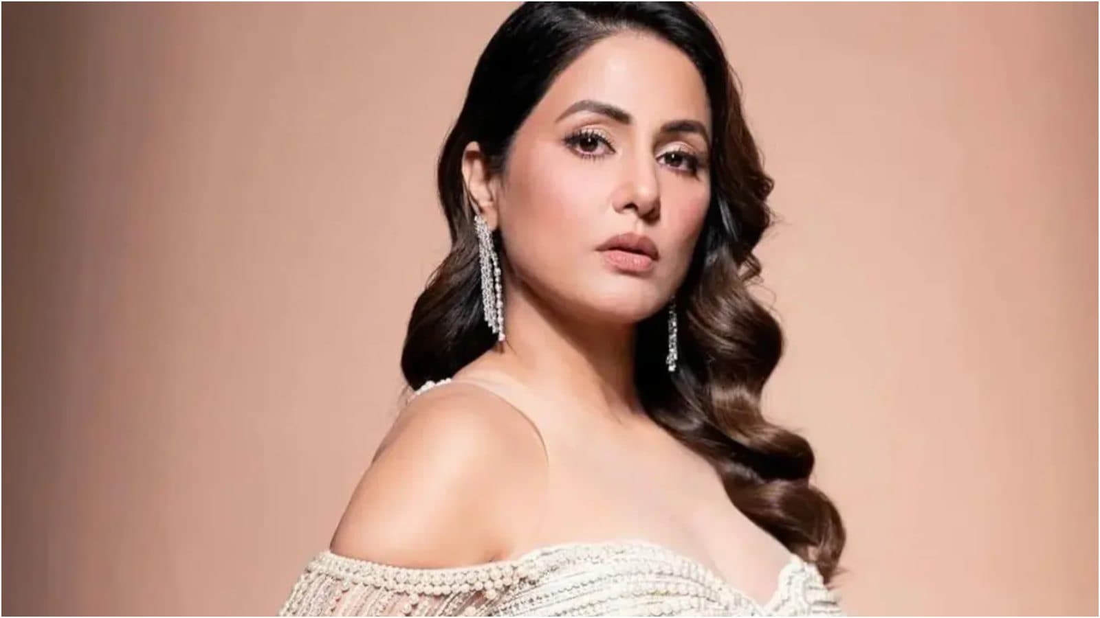 Hina Khan also reacted to the ongoing controversy, but without naming Shilpa. She slammed her and wrote, "I usually never talk about anyone, I never comment or react on someone else’s business, I only and only speak up when it is about something sensitive, something that affects all of us as a society especially as women.. As someone who enjoys public light and has a position to speak up, I must do my bit. Yes, using your sex to malign someone’s image in order to Win during a conflict is absolutely shameful. And everyone is Absolutely Right to Call it out and demand Justice. I am shocked beyond words. But I want to talk about the “Real Victim" here. A respected Man with a wife, a daughter and many other women in his family.. A real hardworking producer with many iconic shows. Who went through such an ordeal. As admitted by the Female Actor, her allegations were not just baseless they were used to gain advantage, to win, to score, to claim, to settle without the utilisation of Law." Hina further reminded everyone how the same producer had given another chance to Shilpa Shinde by marking her return to Bhabhi Ji Ghar Par Hai. “And even after that, the SAME producer gives the SAME show to the SAME person. Another LAUNCHPAD, another MOUTHPIECE, another RELEVANCE, another CHANCE to legitimise her Fake Claim of SEXUAL ASSAULT. What if the actor repeats it? After all the actor has been given the same show by the one she FALSELY ACCUSED. I am appalled," she concluded.