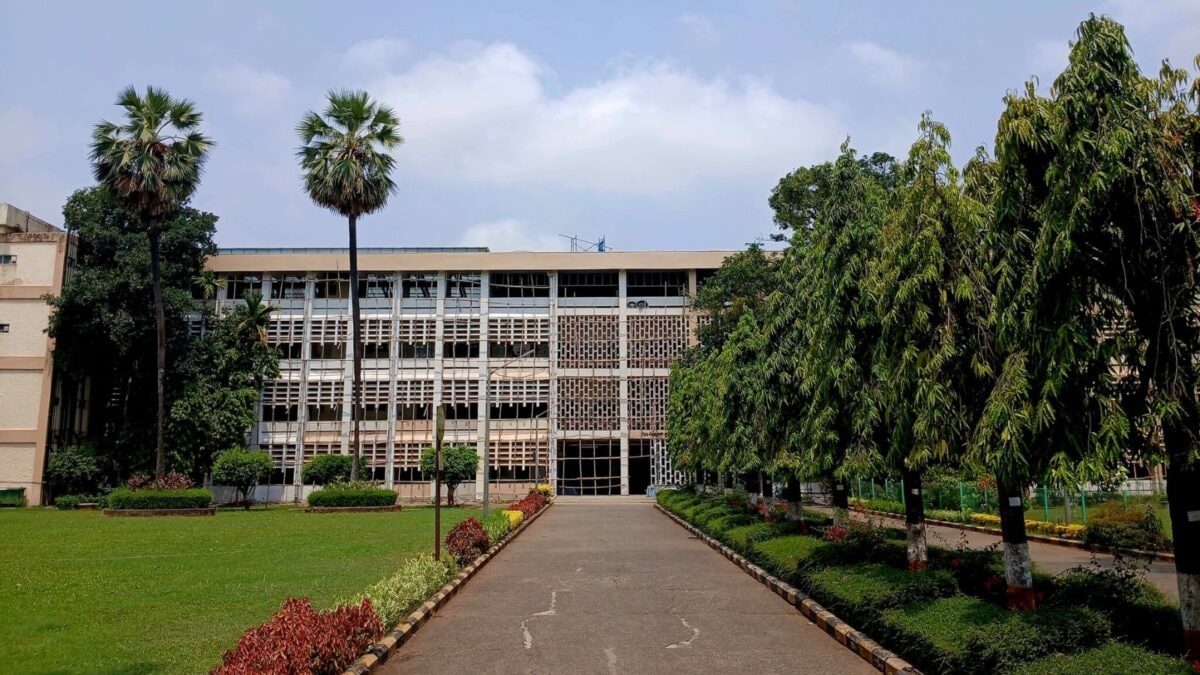 JEE Advanced 2026 Rank Under 500? Every IIT Branch You Can Get in JoSAA Counselling — Ranked