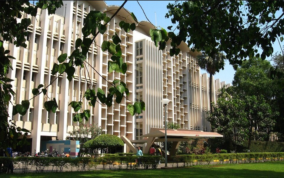 IIT Bombay (Mumbai)NIRF Rank: 3rd Home to the highly sought-after Computer Science and Engineering (CSE) program, IIT Bombay remains the top preference for the highest JEE rankers. Mumbai offers unparalleled financial sector connectivity, stellar annual placement numbers, and "Mood Indigo"—Asia’s largest college cultural festival. (Image: Wikimedia Commons)