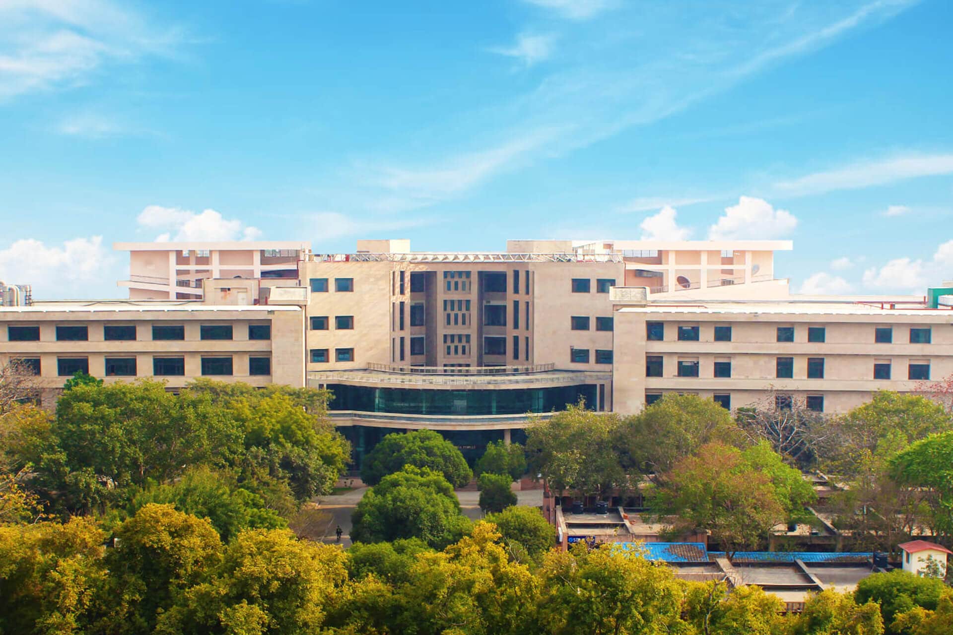 IIT Delhi, Delhi: Situated in the national capital, IIT Delhi is known for its academic excellence and entrepreneurship ecosystem. The institute boasts strong industry collaborations and impressive placement opportunities.