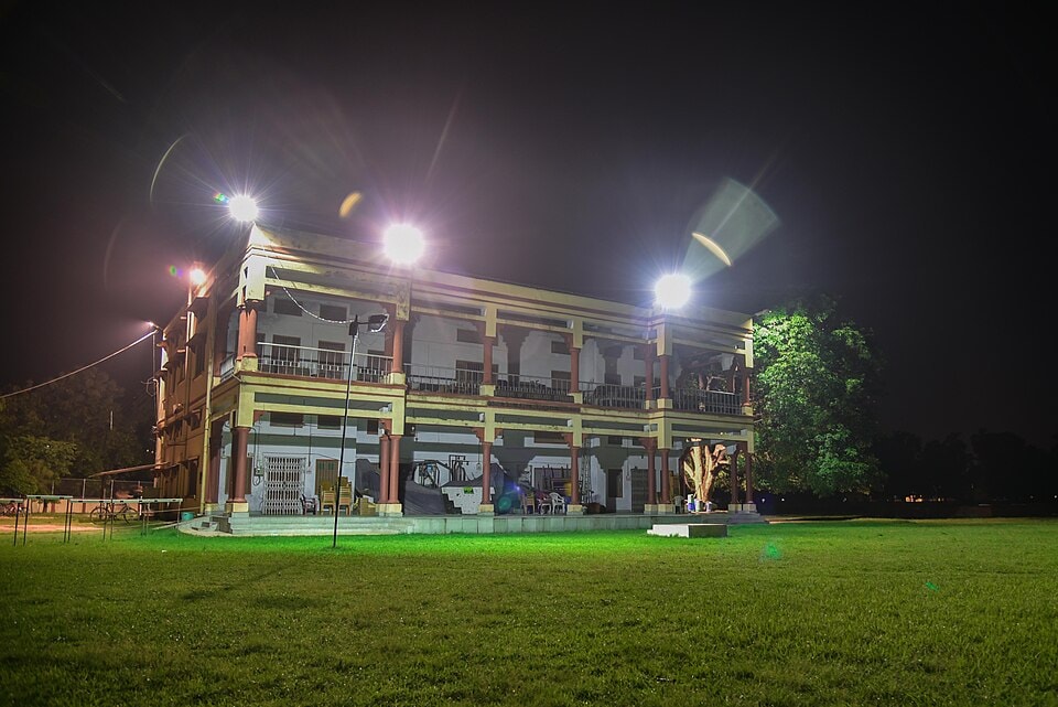 IIT (BHU), Varanasi, Uttar Pradesh: Formerly known as the Institute of Technology, Banaras Hindu University, IIT (BHU) has a long-standing tradition of excellence. The institute offers top-notch engineering education along with strong placement opportunities.