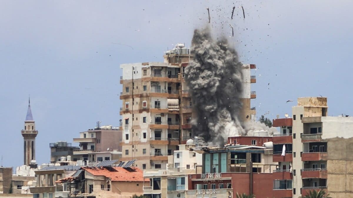 US Iran War Live Updates: Israeli Strikes In Southern Lebanon Kill 8 Amid Trump Calls For Restraint