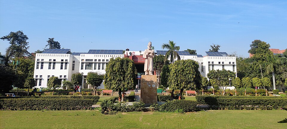Jamia Millia Islamia (JMI), New DelhiJMI has consistently grown in national rankings, especially in fields like engineering, humanities, and mass communication.