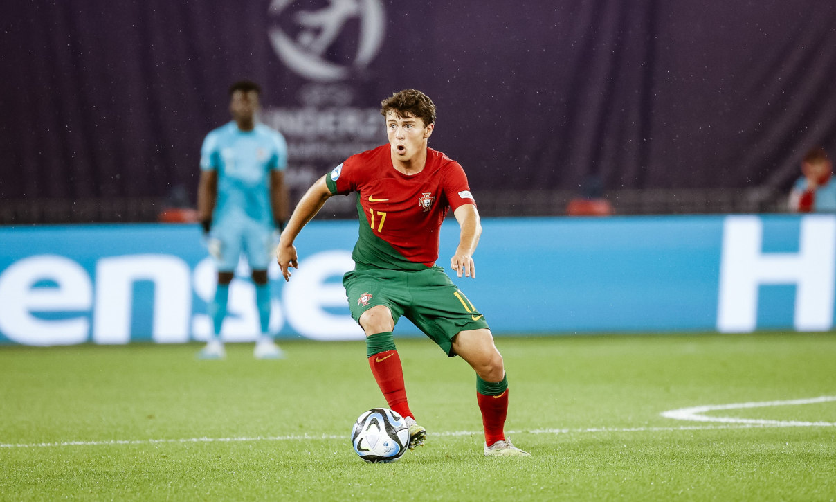 João Neves controls tempo as a tenacious deep-lying midfielder.