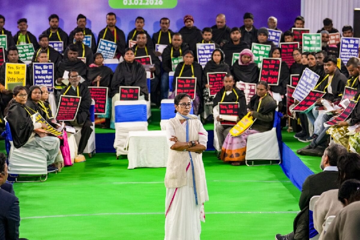 After Rebels Dethrone Mamata, Didi Tells EC She's Still The Chief
