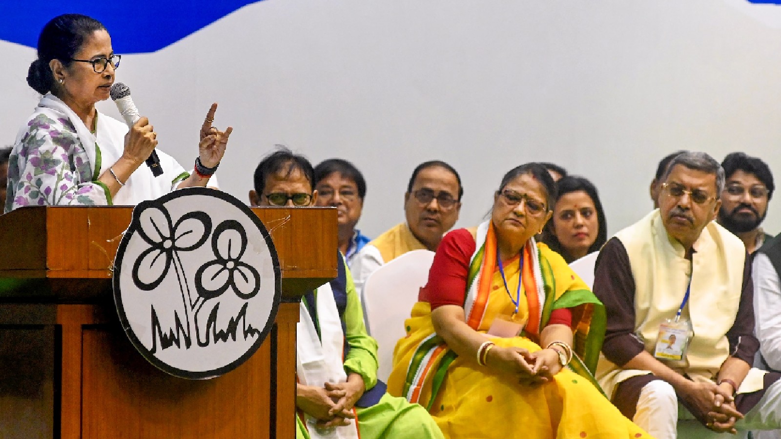 Mamata's Biggest Setback Yet? Kakoli Ghosh Claims 20 TMC MPs Wrote to LS  Speaker Seeking NDA Entry | India News - News18