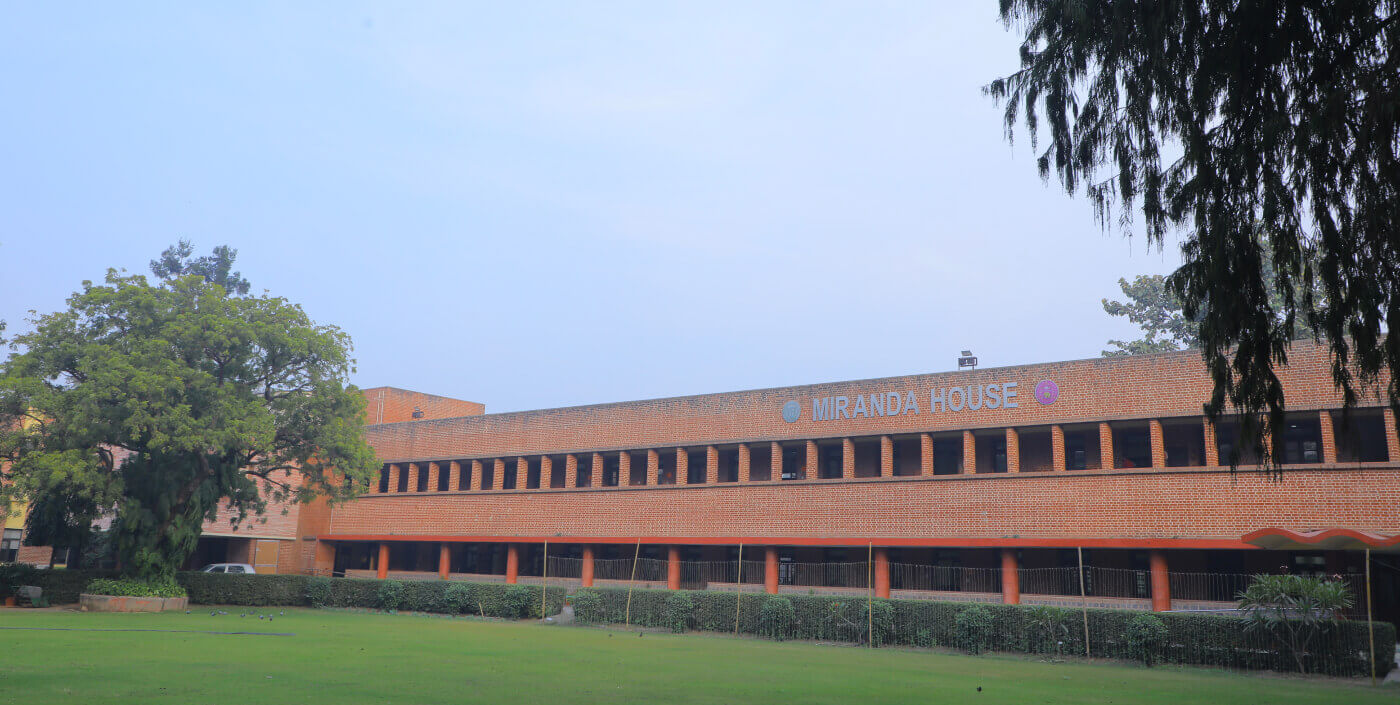 Miranda House NIRF 2025 Rank: 2 Score: 83.20 Location: Delhi A premier women's college, Miranda House consistently ranks among the country's best institutions and is renowned for its science and humanities programmes.