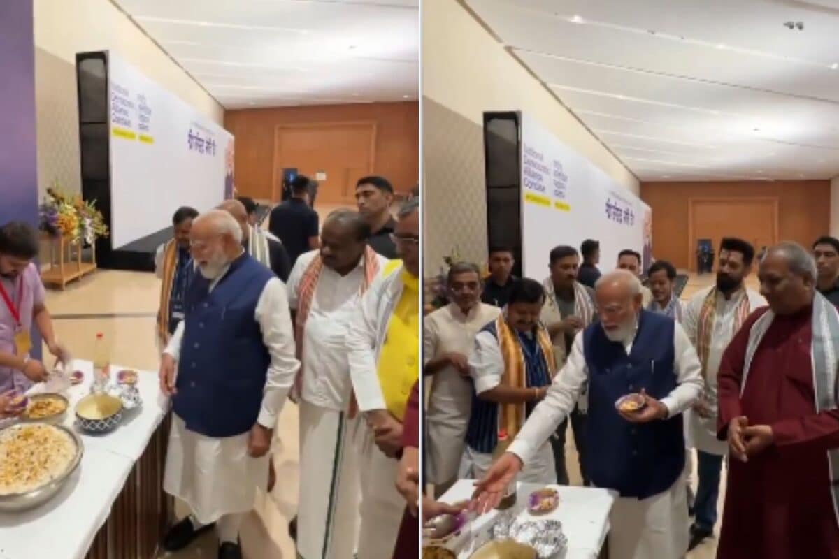 PM Modi Relishes Bengal's Famous Jhalmuri During N