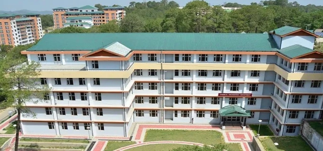  NIT Hamirpur (Himachal Pradesh): Famed for having one of the most beautiful, picturesque campuses in India, NIT Hamirpur offers a rich heritage in core engineering. Its Mechanical and Electrical departments feature highly advanced research facilities, excellent workshop infrastructure, and a massive, deeply rooted alumni network across public and private sectors.