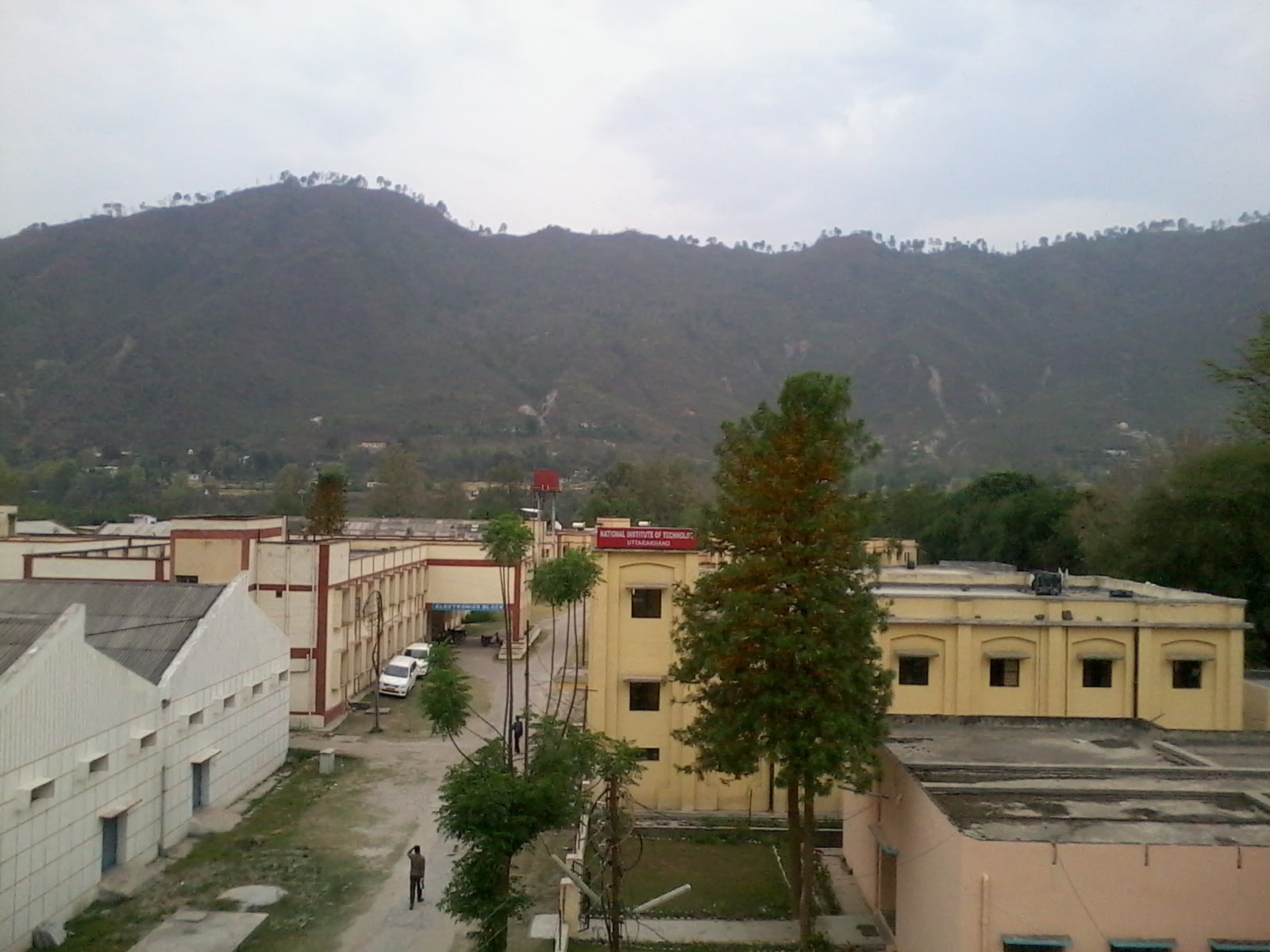 NIT Uttarakhand (Srinagar, Garhwal): Operating from its temporary campus in Srinagar (Garhwal) and a satellite campus, NIT Uttarakhand is highly sought after for its scenic location and rapidly improving academic infrastructure. Its CSE department boasts dedicated computing labs and strong placement drives, drawing top IT recruiters looking for skilled software engineers.
