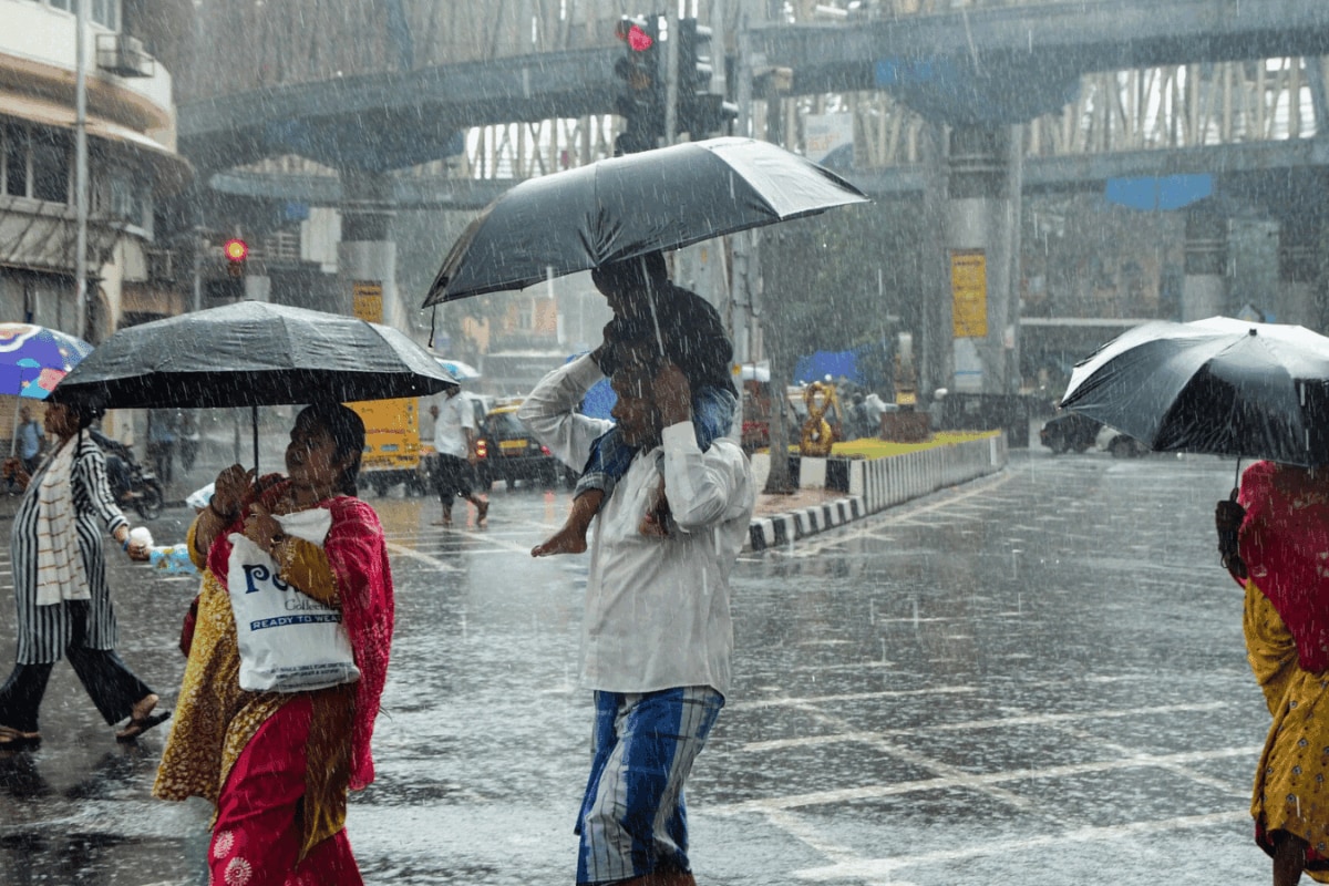 Mumbai Rains LIVE Updates: Heavy Rainfall Hits Trans Harbour Railway Line, Andheri Subway Shut