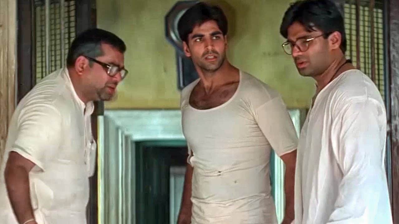 Raju (Hera Pheri, 2000): As the scheme-scheming, fast-talking slacker Raju, Akshay brought unmatched charm to this iconic classic. His flawless, witty banter with Paresh Rawal and Suniel Shetty, driven by desperation and quick-money plans, cemented his status as a comedy superstar.