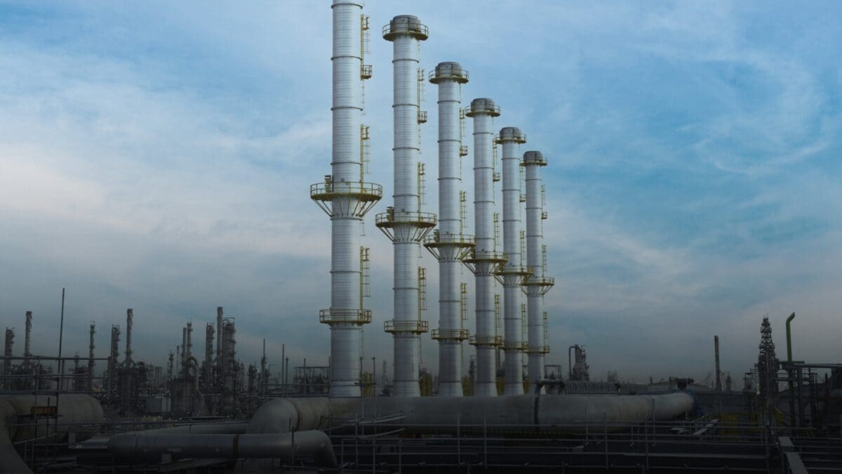 Kuwait Looks To Bypass Hormuz By Routing Oil Through Saudi, UAE Pipelines