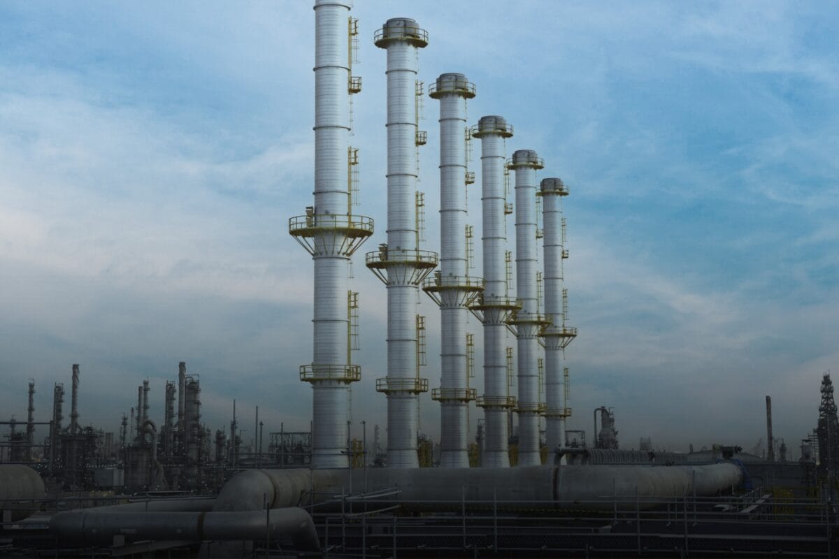 Kuwait Looks To Bypass Hormuz By Routing Oil Through Saudi, UAE Pipelines