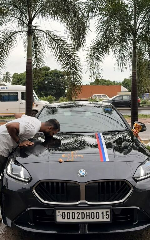 Life Eventually Works Out': He Failed IIT-JEE, But Five Years Later Gifted His Father A BMW Life Eventually Works Out': He Failed IIT-JEE, But Five Years Later Gifted His Father A BMW