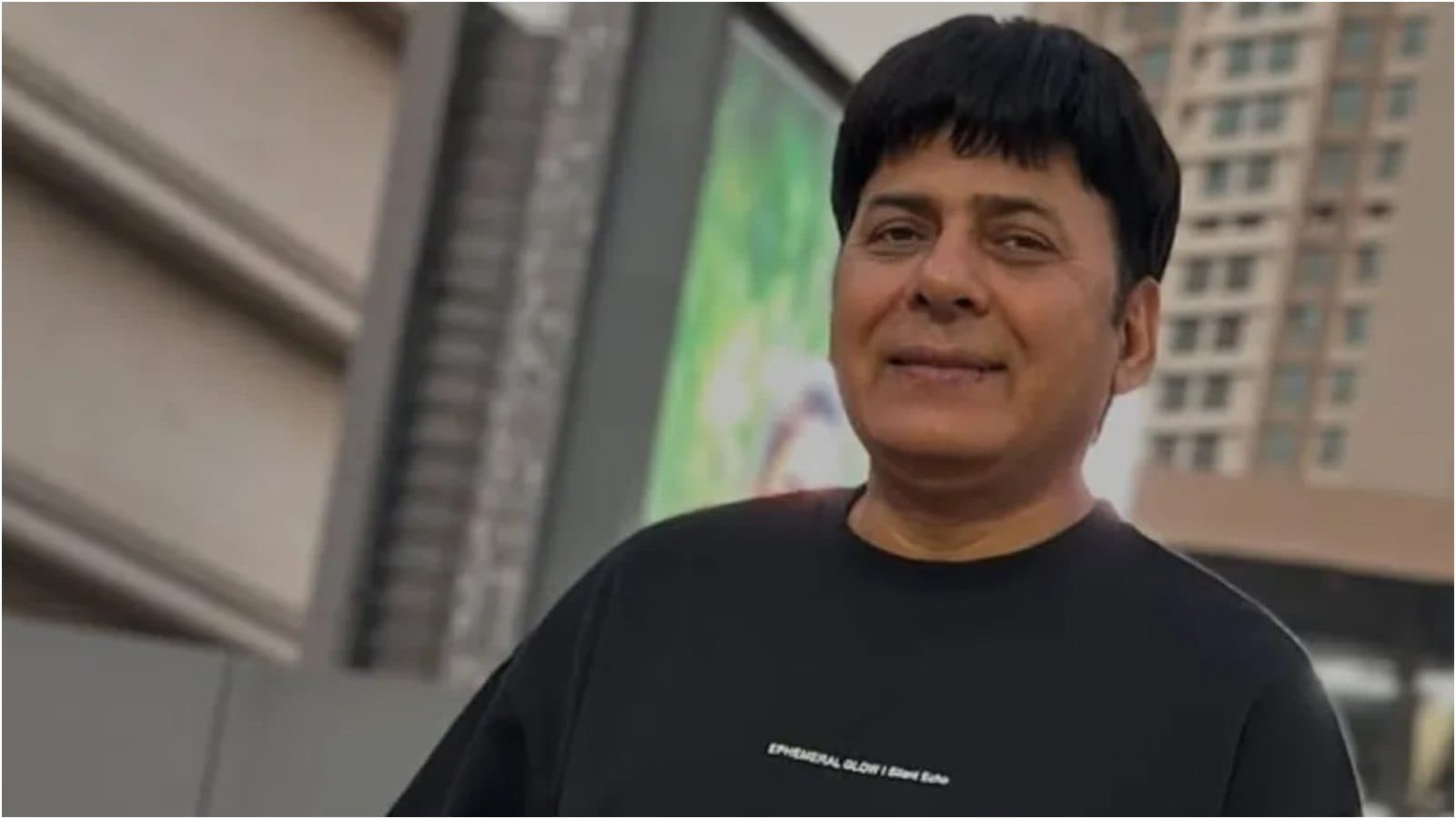 The hardships he faced early in life not only shaped his resilience but also played a significant role in refining his comic timing and performance skills. Rather than letting adversity break him, Sudesh learned to confront every setback with humor and determination. During one of the most difficult phases of his life, financial troubles became so severe that he was forced to sell his house to repay dues owed to an orchestra group, as he went bankrupt. Sudesh once recalled the time he performed in Paris and was physically abused by a drunk man on stage. He said, “I was singing in Paris and everything was going well until a drunkard came on stage, held my collar and slapped me hard. My mic fell off. It was very humiliating. I wanted to cry but my tears weren't coming out. I started questioning everything ki kya kar rahe hai. I came home to my wife and told her that I wouldn't be performing at weddings anymore."