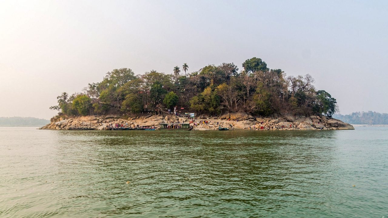 Umananda Island: Also called Peacock Island, this is one of the top attractions in Guwahati. Here, you can take a short ferry ride away from the city. The island is home to the Umananda Temple, dedicated to Lord Shiva, and offers a peaceful escape from the city’s bustle. The Island is also a habital for the rare Golden Langur monkeys and a variety of birds. 