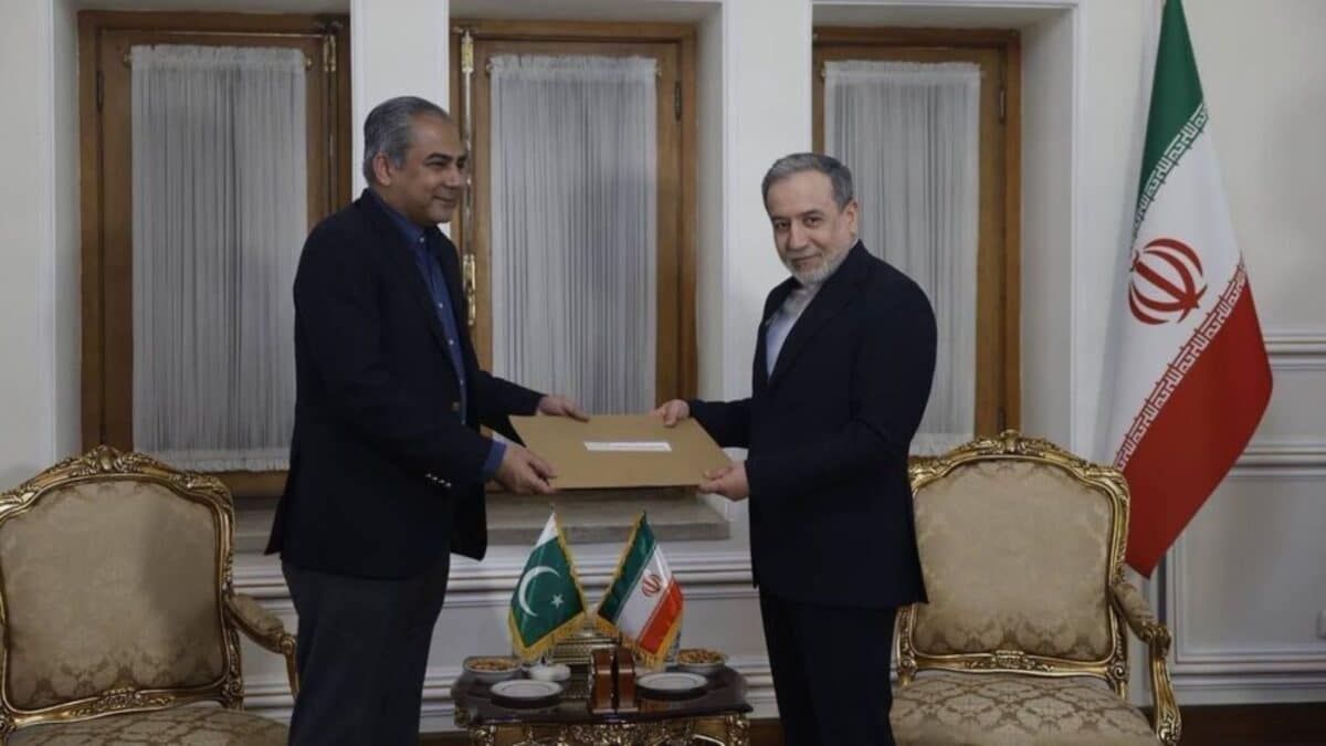 US-Israel-Iran War News Live Updates: Naqvi Hands Letter For Iran’s Supreme Leader To Araghchi