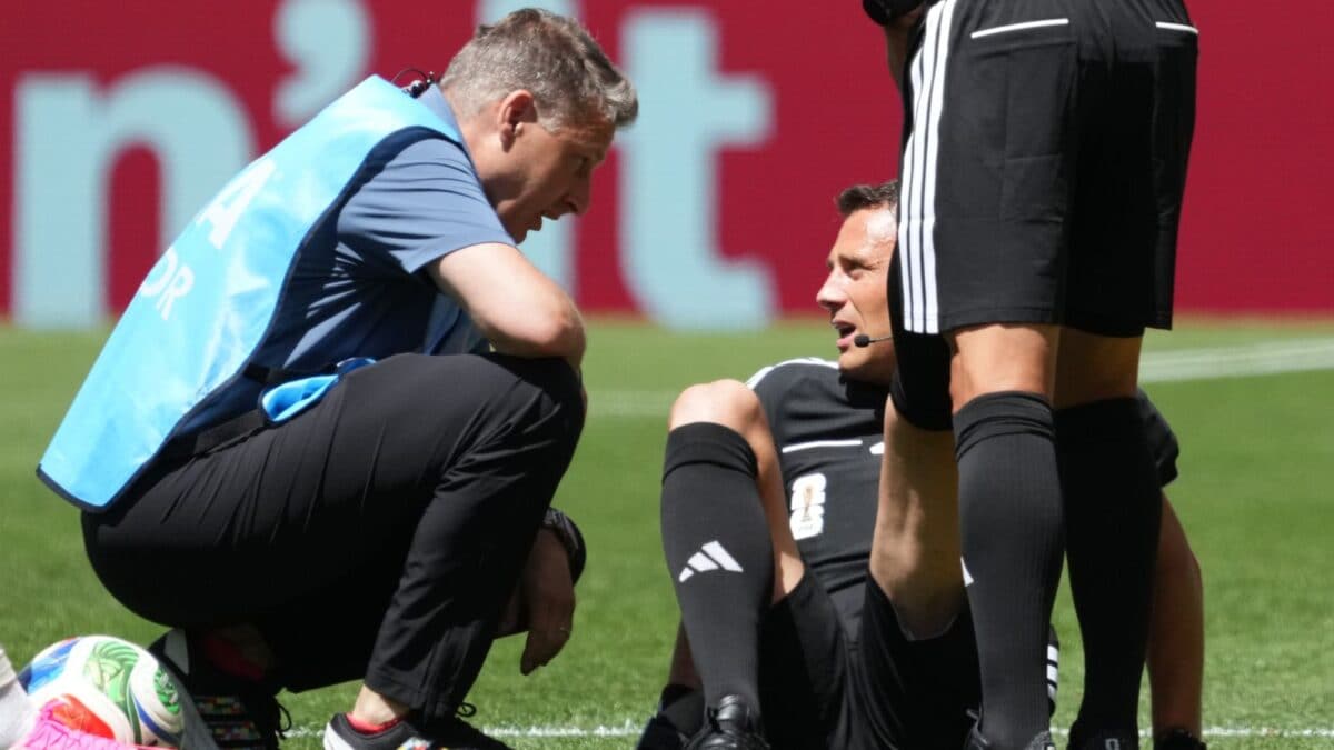 Ref Down! Man In The Middle Felix Zwayer Cramps Up During USA's Win Over Australia