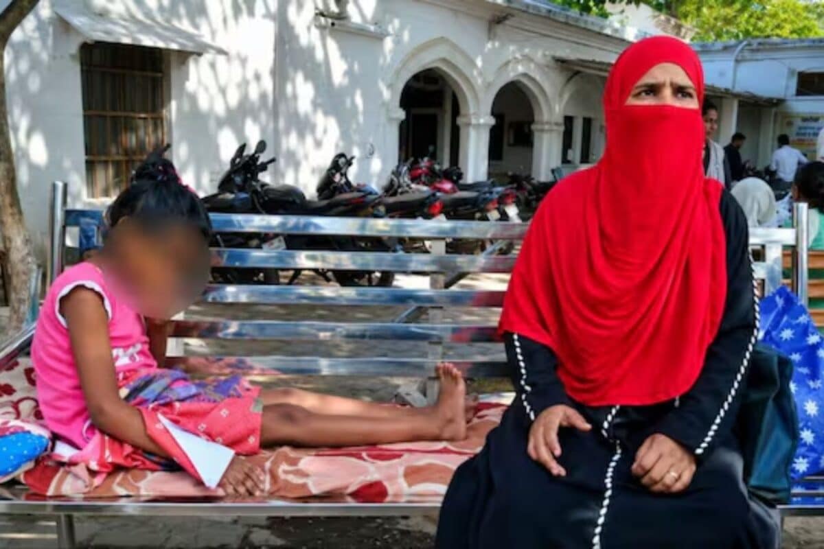 UP Doctor Re-Breaks Child's Leg After Mother Could Not Pay Bribe, CMO Had Directed Free Treatment