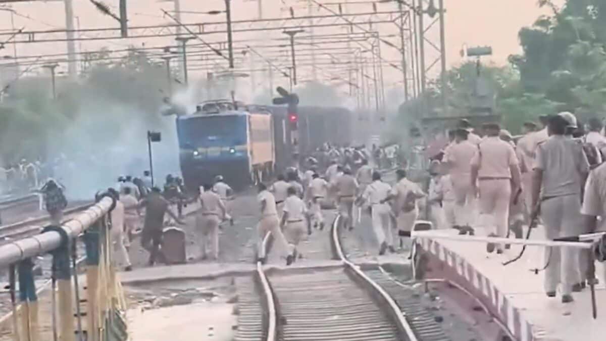 Trains Halted, Stone Pelting: Bihar Police Exam Protest Turns Violent, Police Fire Tear Gas | Video