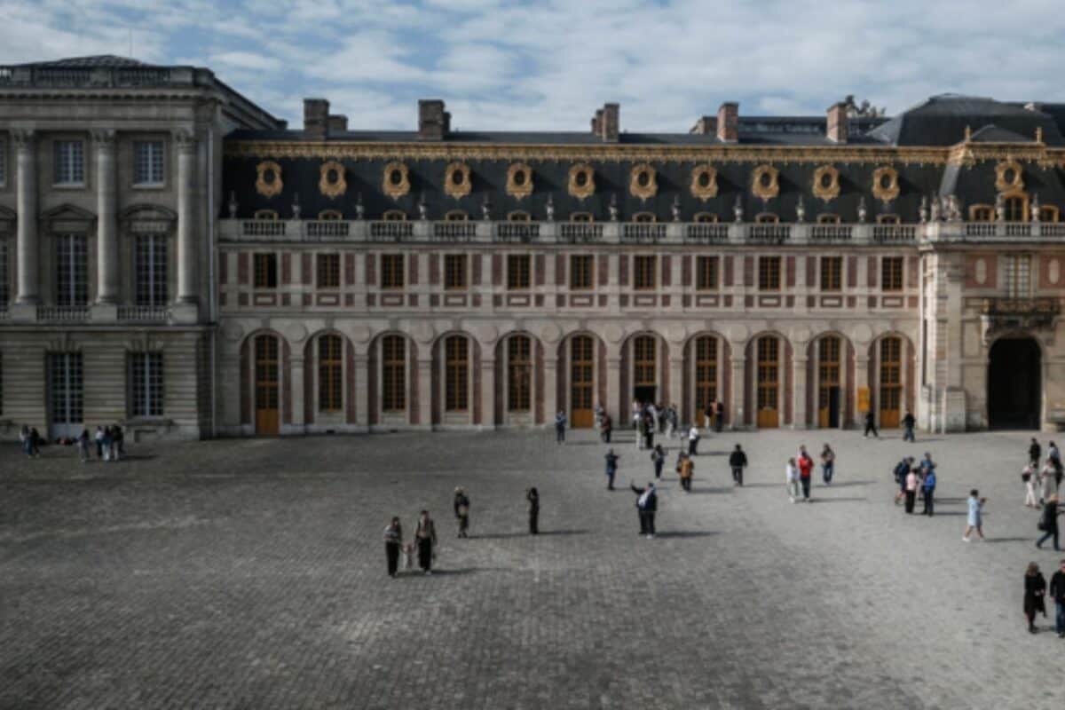 Trump Delays Trip Home For Dinner At Versailles: 'It's The Real Deal'