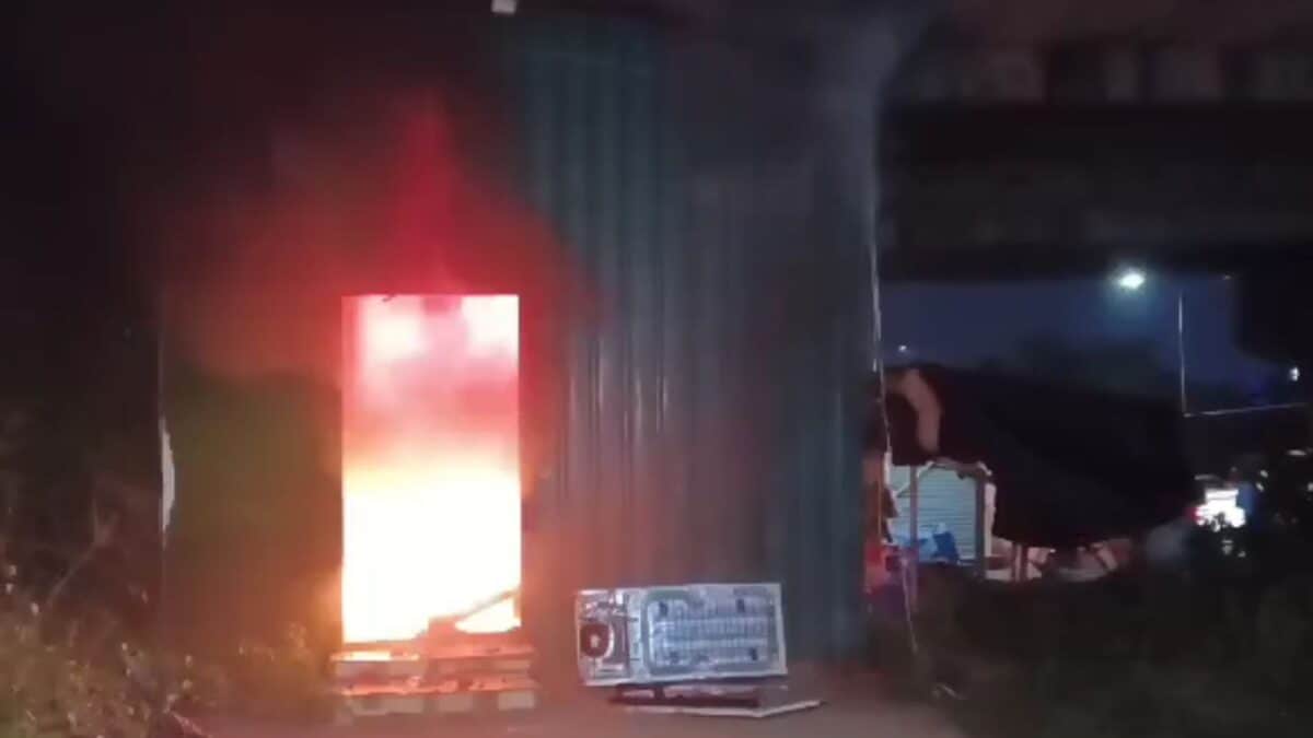 Office Of Trinamool Congress In Howrah's Domjur Set on Fire By Locals
