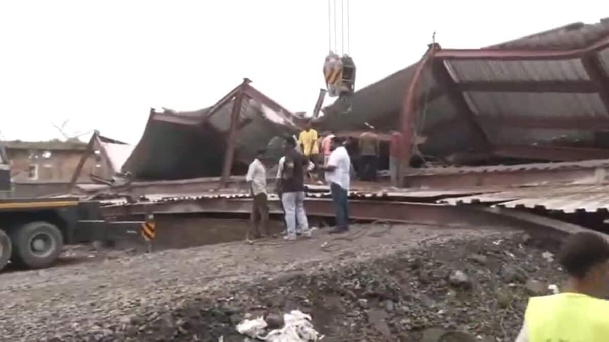 Under-Construction Factory Shed Collapses In Kolkata's Taratala, 23 Feared Trap