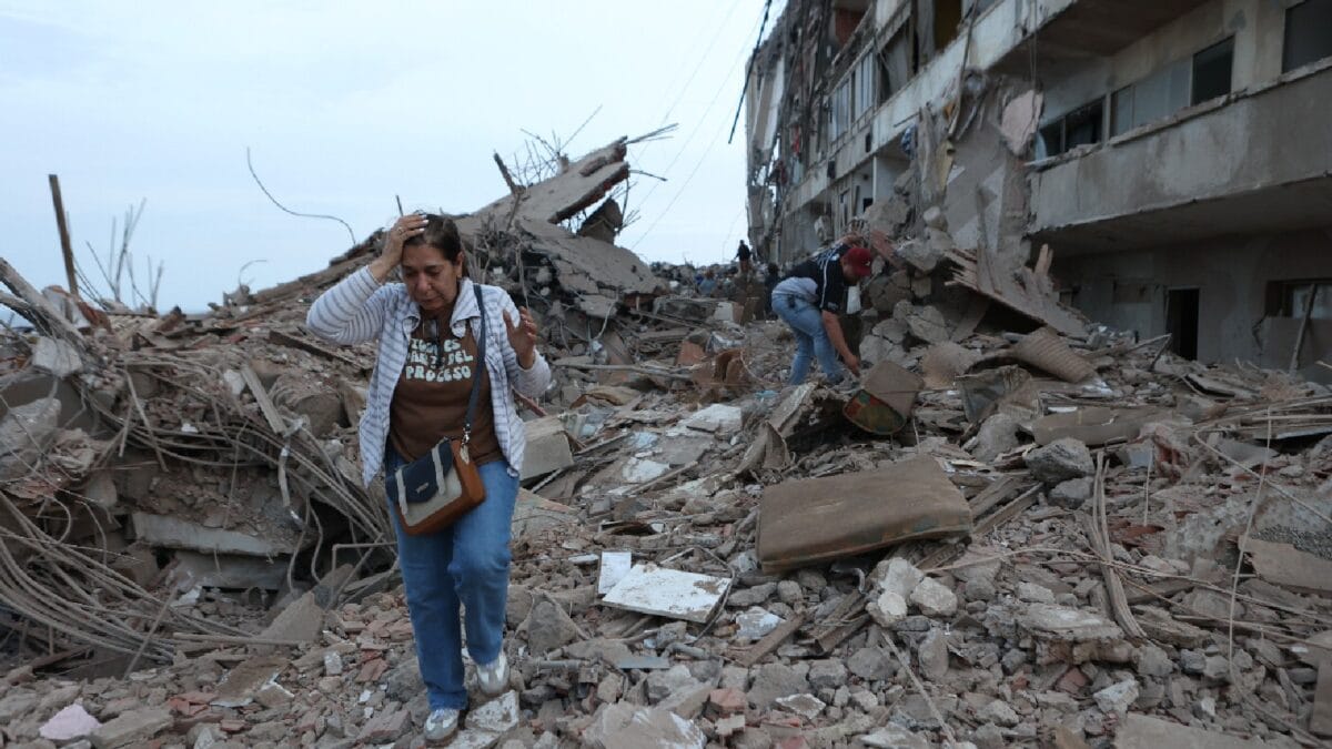 Venezuela Twin Earthquakes Toll Rises To 188, Families Search Rubble For Loved Ones