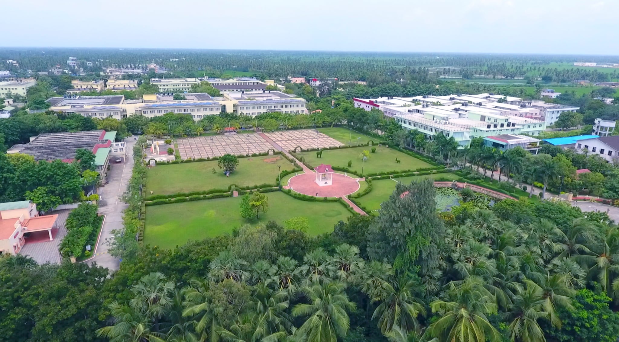 Vishnu Institute of Technology, BhimavaramThe institute is known for its focus on innovation, coding culture and campus recruitment. Admission chances depend on the branch and category but many students within this rank range secure seats here.