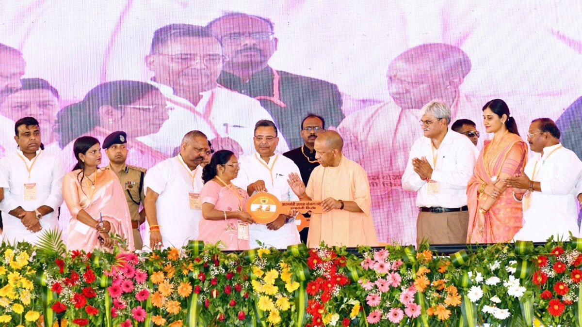 UP CM Yogi Distributes House Keys Under PMAY, Cheques And Certificates At Firozabad Event