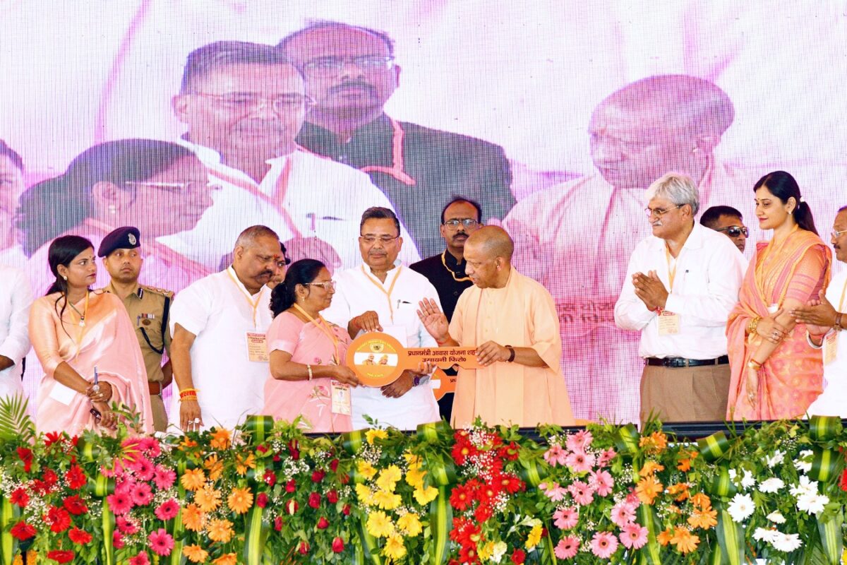 UP CM Yogi Distributes House Keys Under PMAY, Cheques And Certificates At Firozabad Event