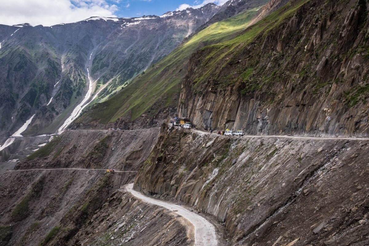 India’s Highest And Dangerous Roads: 7 Challenging Routes That Demand Serious Driving Skills
