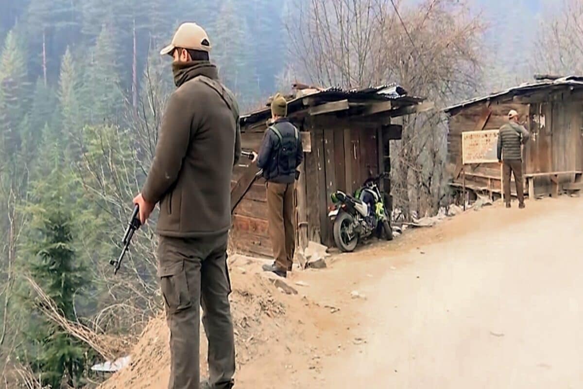 Big Anti-Terror Operation Underway In J&K's Shopian, Two Lashkar-e-Taiba Terrorists Trapped