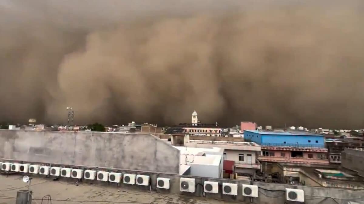 Churu Disappears Behind Giant Wall Of Dust As Massive Storm Hits Rajasthan | Watch