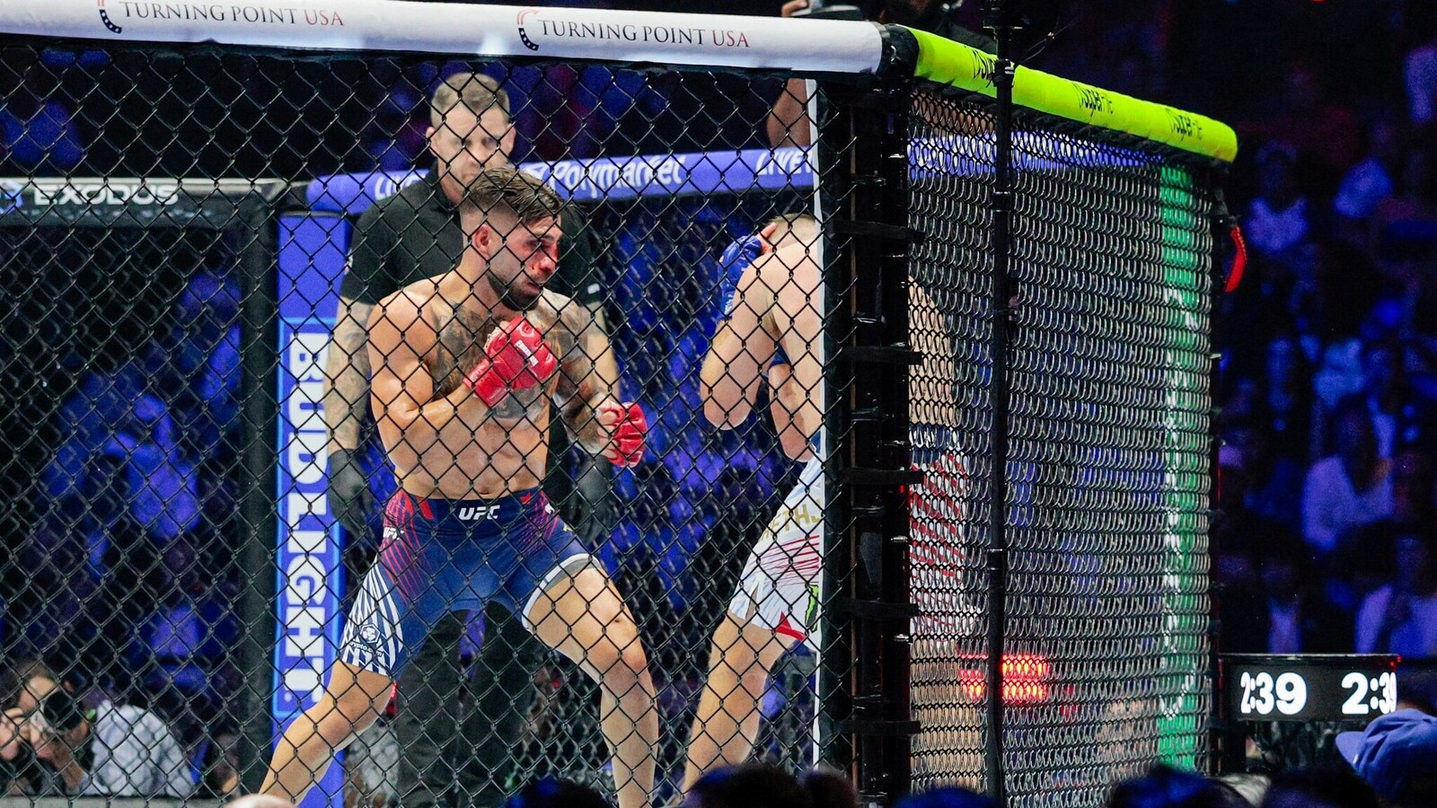 Ilia Topuria fights Justin Gaethje during their lightweight championship bout at UFC Freedom 250 on the South Lawn of the White House in Washington, D.C., U.S., June 15, 2026. REUTERS/Evan Vucci