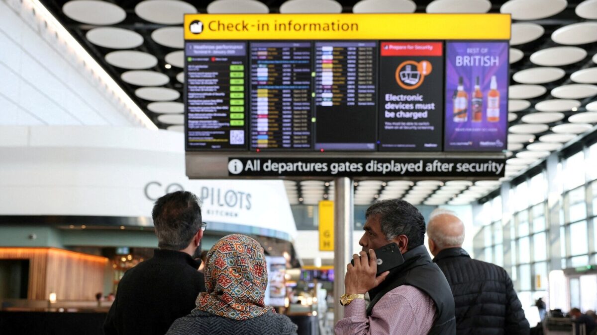 Thunderstorms Disrupt Air Travel In London As Nearly 800 Flights Delayed At Heathrow, Gatwick Airports